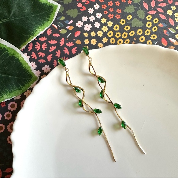 2/$30🌵 Gold Twist Green Leaf Rhinestone Earrings Curling Tassel Nature Boho NEW - Picture 1 of 12